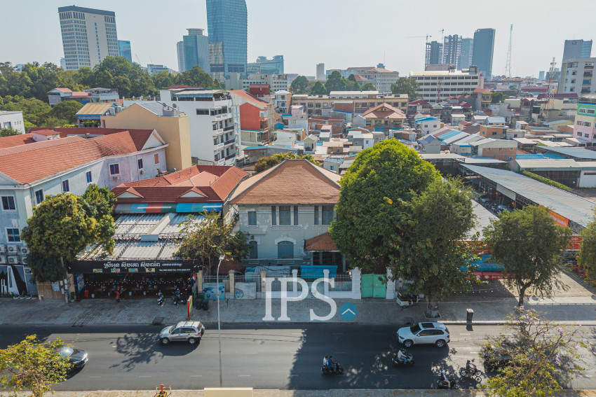 5 Bedroom Commercial Villa For Rent - Srah Chork, Phnom Penh