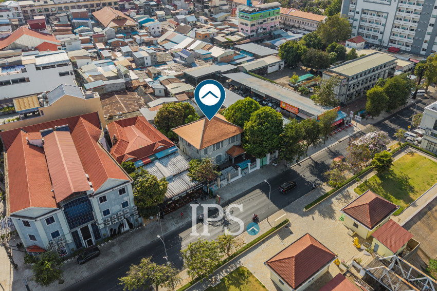 5 Bedroom Commercial Villa For Rent - Srah Chork, Phnom Penh