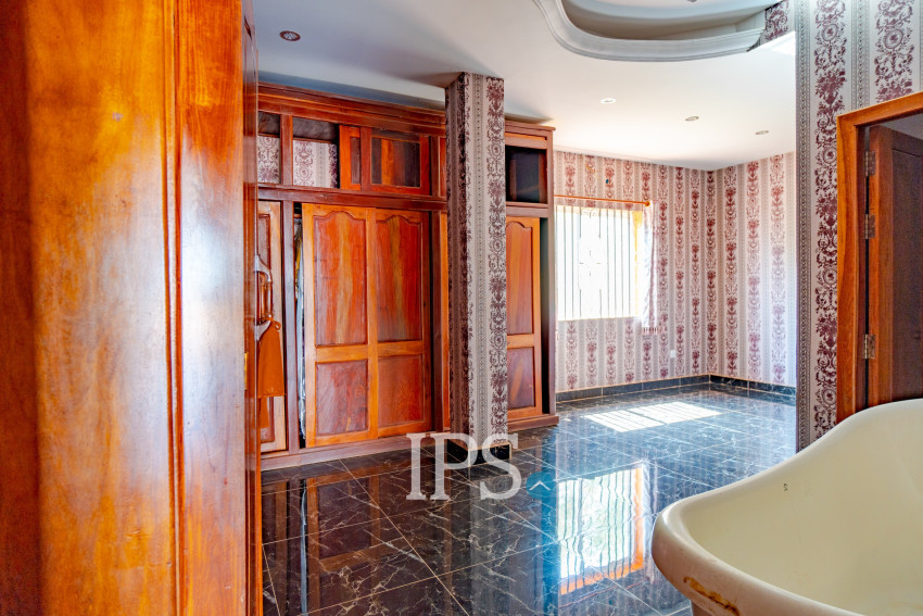 16 Bedroom Shophouse For Rent - Chreav, Siem Reap