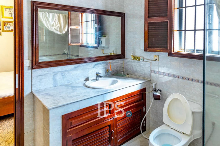 3 Commercial Villa For Rent - Beoung Raing, Phnom Penh