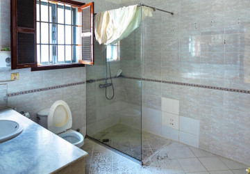 3 Commercial Villa For Rent - Beoung Raing, Phnom Penh thumbnail