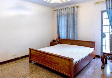 3 Commercial Villa For Rent - Beoung Raing, Phnom Penh thumbnail