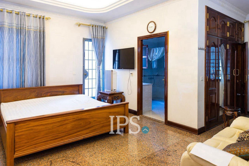 3 Commercial Villa For Rent - Beoung Raing, Phnom Penh