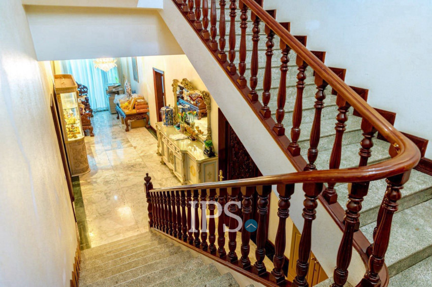 3 Commercial Villa For Rent - Beoung Raing, Phnom Penh