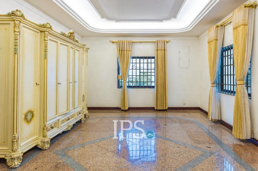 3 Commercial Villa For Rent - Beoung Raing, Phnom Penh