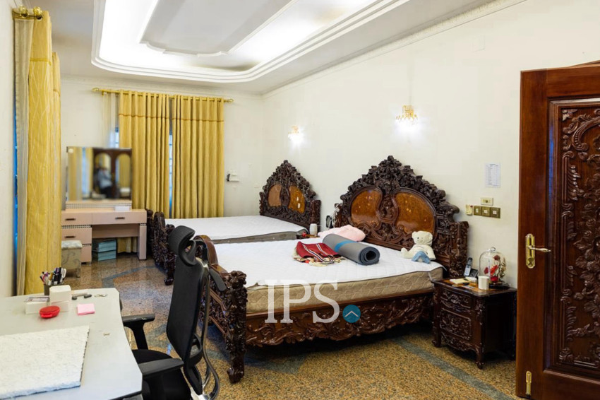 3 Commercial Villa For Rent - Beoung Raing, Phnom Penh