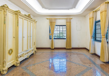 3 Commercial Villa For Rent - Beoung Raing, Phnom Penh thumbnail