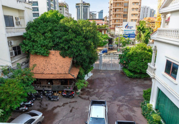 3 Commercial Villa For Rent - Beoung Raing, Phnom Penh thumbnail