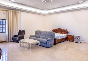 3 Commercial Villa For Rent - Beoung Raing, Phnom Penh thumbnail