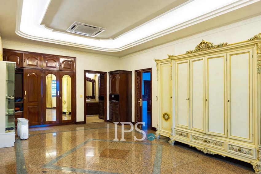 3 Commercial Villa For Rent - Beoung Raing, Phnom Penh
