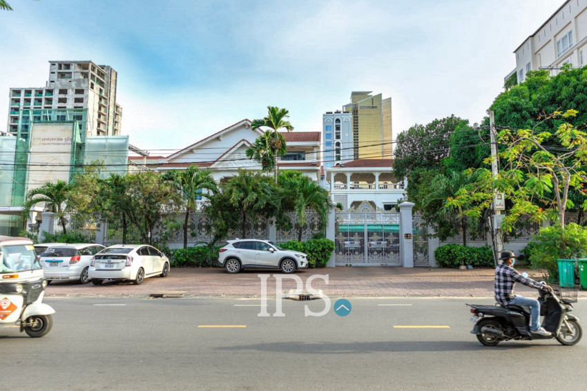 3 Commercial Villa For Rent - Beoung Raing, Phnom Penh