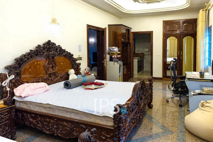 3 Commercial Villa For Rent - Beoung Raing, Phnom Penh