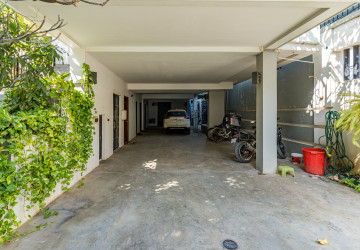 11 Bedroom Building For Sale - Teuk Thla, Phnom Penh thumbnail