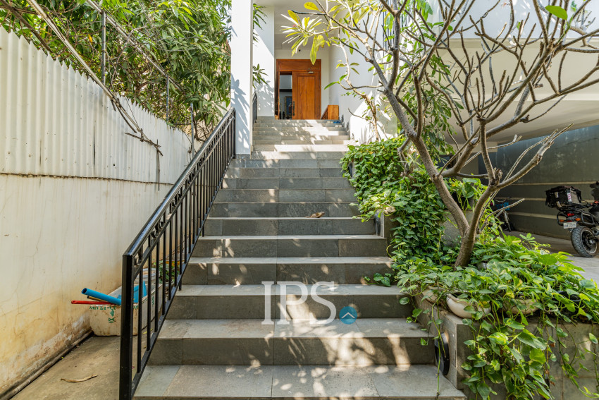 11 Bedroom Building For Sale - Teuk Thla, Phnom Penh