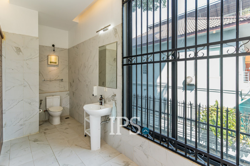 11 Bedroom Building For Sale - Teuk Thla, Phnom Penh