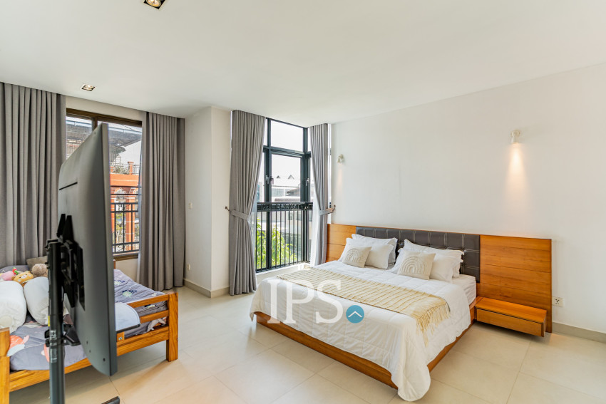 11 Bedroom Building For Sale - Teuk Thla, Phnom Penh