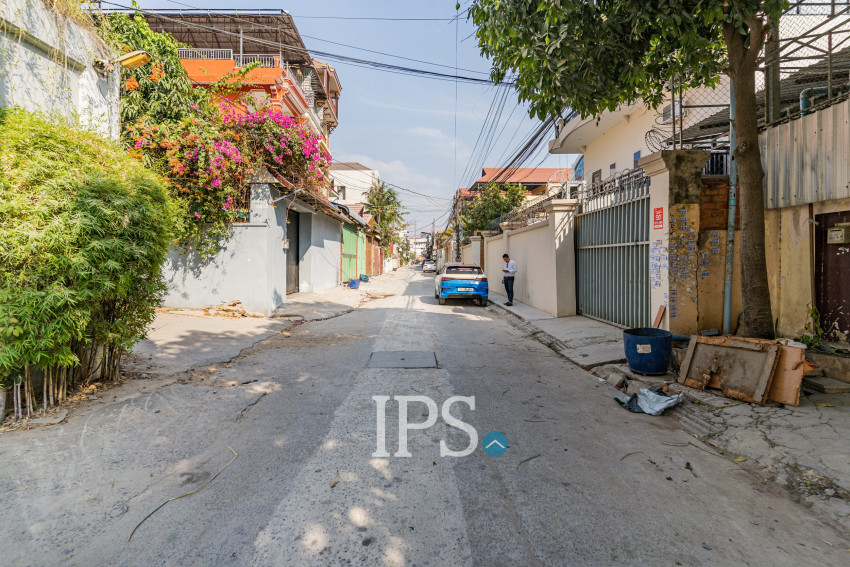 11 Bedroom Building For Sale - Teuk Thla, Phnom Penh