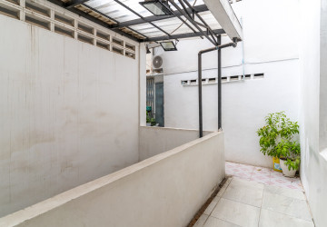 Renovated Duplex 2 Bedroom Apartment For Sale - Sangkat Mittapheap, Phnom Penh thumbnail