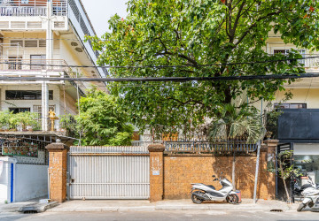 5 Bedroom Commercial Villa For Rent - BKK3, Phnom Penh thumbnail