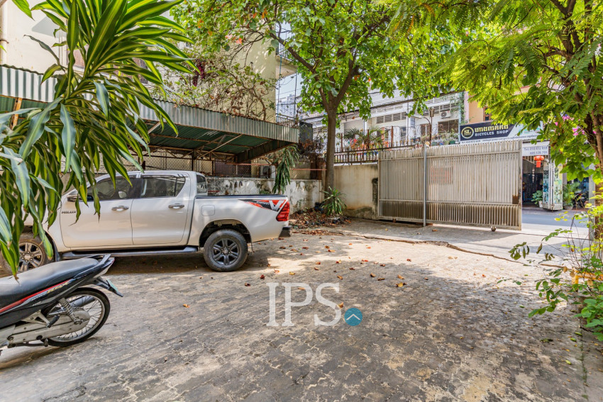 5 Bedroom Commercial Villa For Rent - BKK3, Phnom Penh