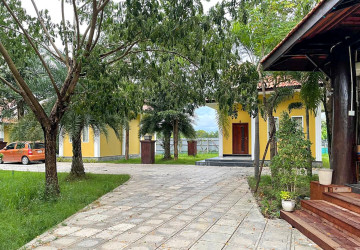 5 Bungalows And Khmer Wooden House  For Sale - Anlong Vil, Battambang Province thumbnail