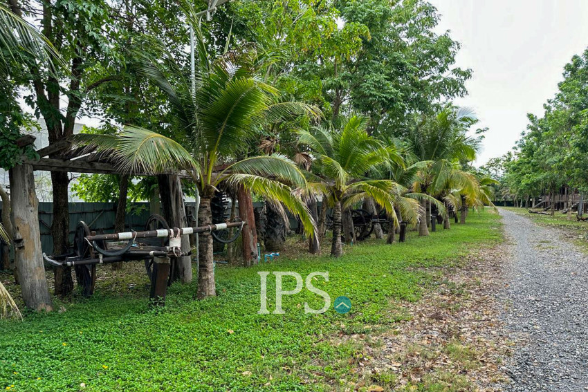 5 Bungalows And Khmer Wooden House For Sale - Anlong Vil, Battambang Province