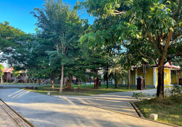 5 Bungalows And Khmer Wooden House  For Sale - Anlong Vil, Battambang Province thumbnail