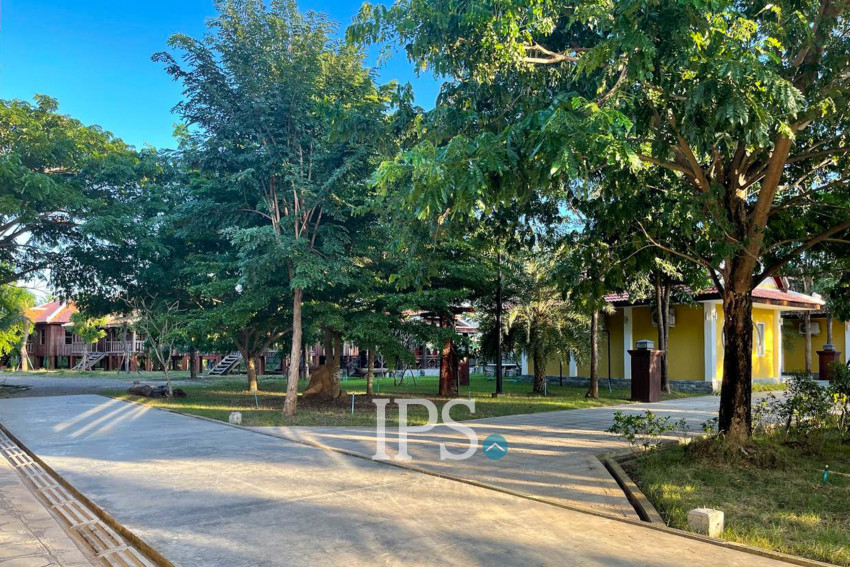 5 Bungalows And Khmer Wooden House For Sale - Anlong Vil, Battambang Province