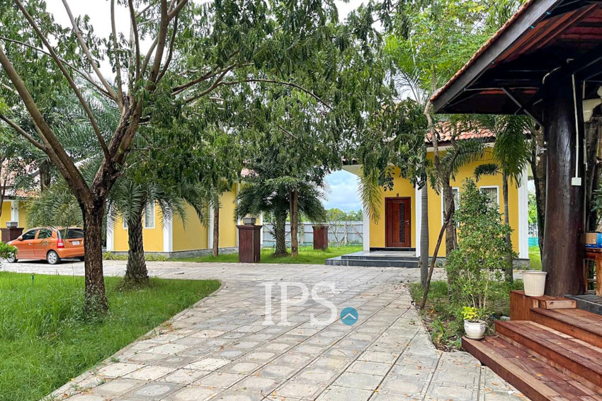 5 Bungalows And Khmer Wooden House For Sale - Anlong Vil, Battambang Province