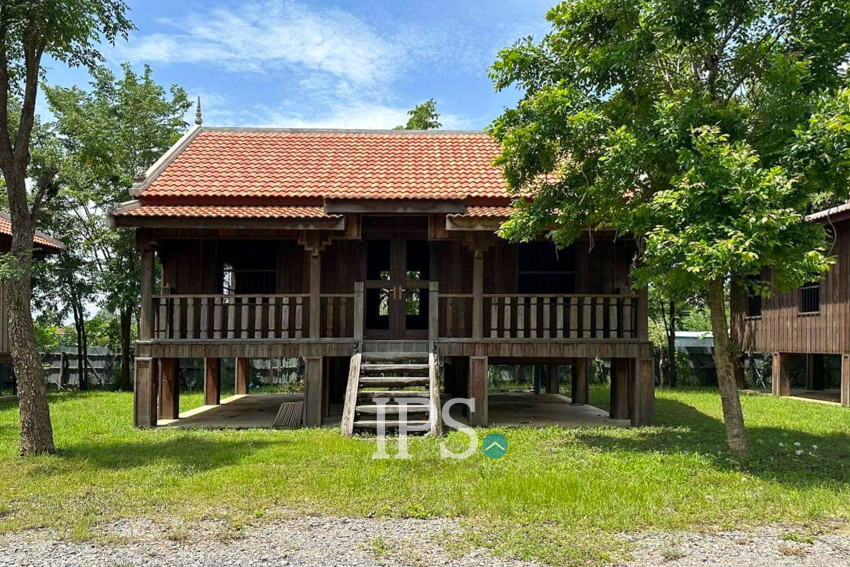 5 Bungalows And Khmer Wooden House For Sale - Anlong Vil, Battambang Province