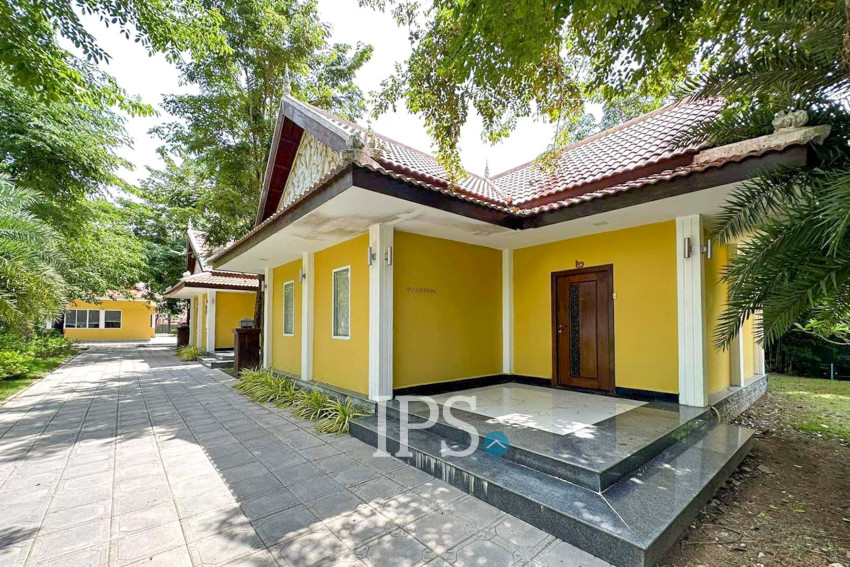 5 Bungalows And Khmer Wooden House For Sale - Anlong Vil, Battambang Province