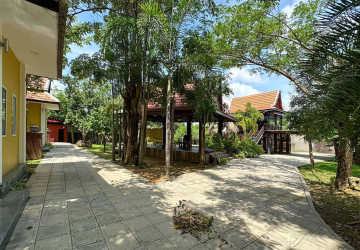5 Bungalows And Khmer Wooden House  For Sale - Anlong Vil, Battambang Province thumbnail
