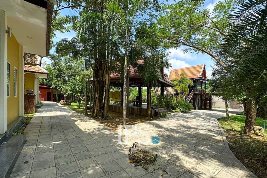 5 Bungalows And Khmer Wooden House For Sale - Anlong Vil, Battambang Province