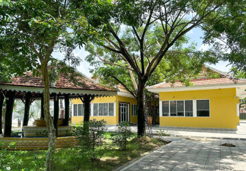 5 Bungalows And Khmer Wooden House  For Sale - Anlong Vil, Battambang Province thumbnail