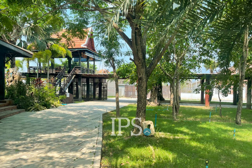 5 Bungalows And Khmer Wooden House For Sale - Anlong Vil, Battambang Province