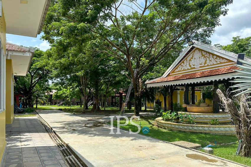 5 Bungalows And Khmer Wooden House For Sale - Anlong Vil, Battambang Province