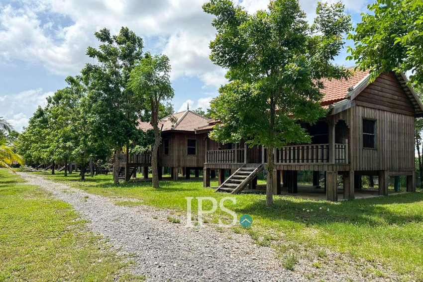 5 Bungalows And Khmer Wooden House For Sale - Anlong Vil, Battambang Province