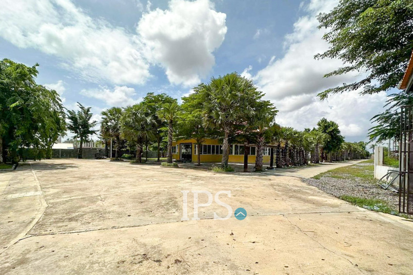 5 Bungalows And Khmer Wooden House For Sale - Anlong Vil, Battambang Province