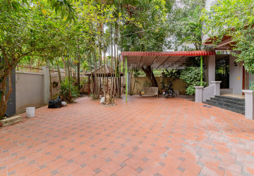 5 Bedroom Commercial Villa For Rent - Tonle Bassac, Phnom Penh thumbnail