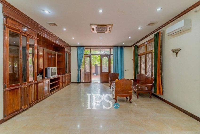 5 Bedroom Commercial Villa For Rent - Tonle Bassac, Phnom Penh