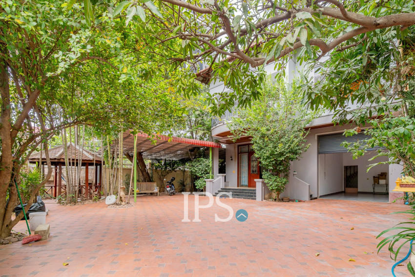5 Bedroom Commercial Villa For Rent - Tonle Bassac, Phnom Penh