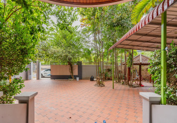 5 Bedroom Commercial Villa For Rent - Tonle Bassac, Phnom Penh thumbnail