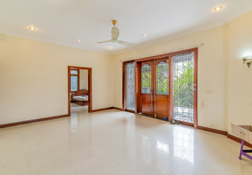 5 Bedroom Commercial Villa For Rent - Tonle Bassac, Phnom Penh thumbnail