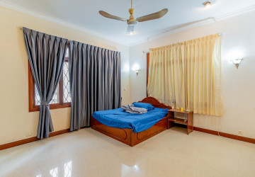 5 Bedroom Commercial Villa For Rent - Tonle Bassac, Phnom Penh thumbnail