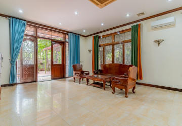 5 Bedroom Commercial Villa For Rent - Tonle Bassac, Phnom Penh thumbnail