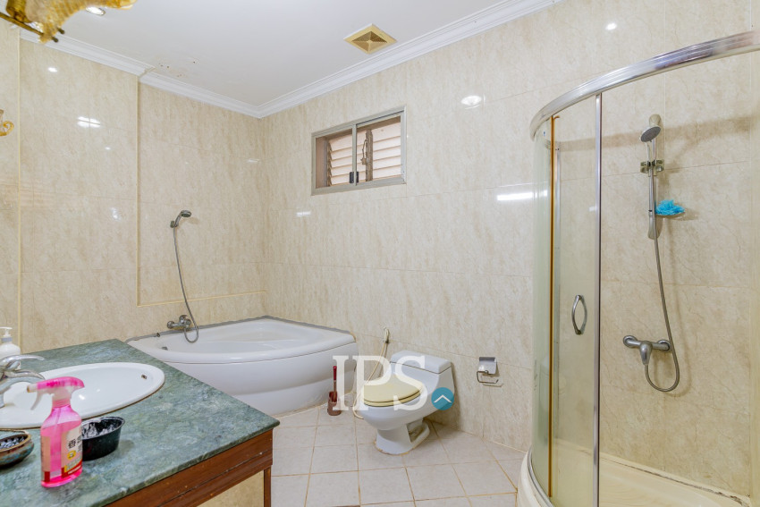 5 Bedroom Commercial Villa For Rent - Tonle Bassac, Phnom Penh