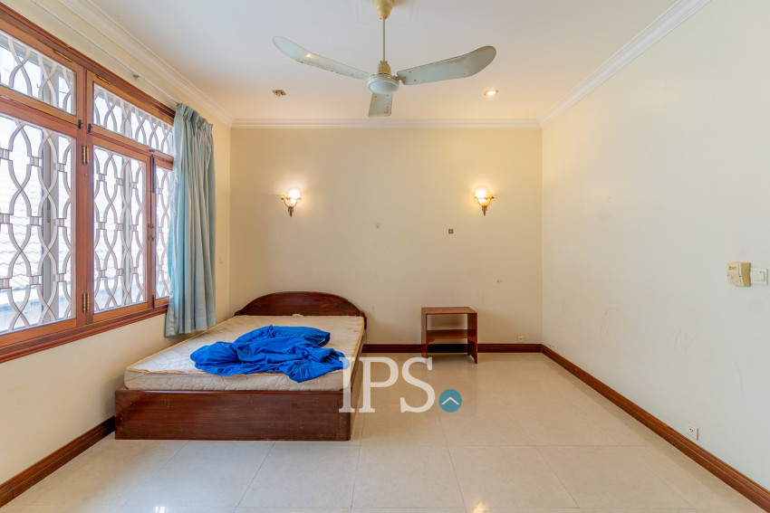 5 Bedroom Commercial Villa For Rent - Tonle Bassac, Phnom Penh