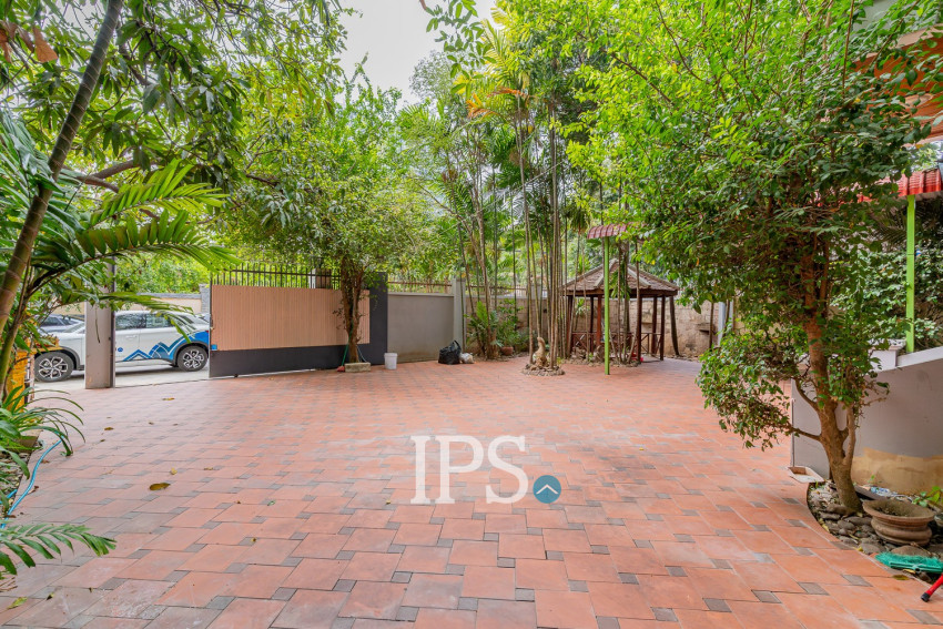 5 Bedroom Commercial Villa For Rent - Tonle Bassac, Phnom Penh