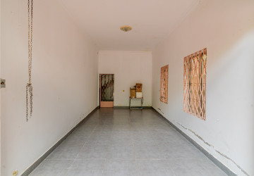 5 Bedroom Commercial Villa For Rent - Tonle Bassac, Phnom Penh thumbnail