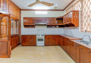5 Bedroom Commercial Villa For Rent - Tonle Bassac, Phnom Penh thumbnail